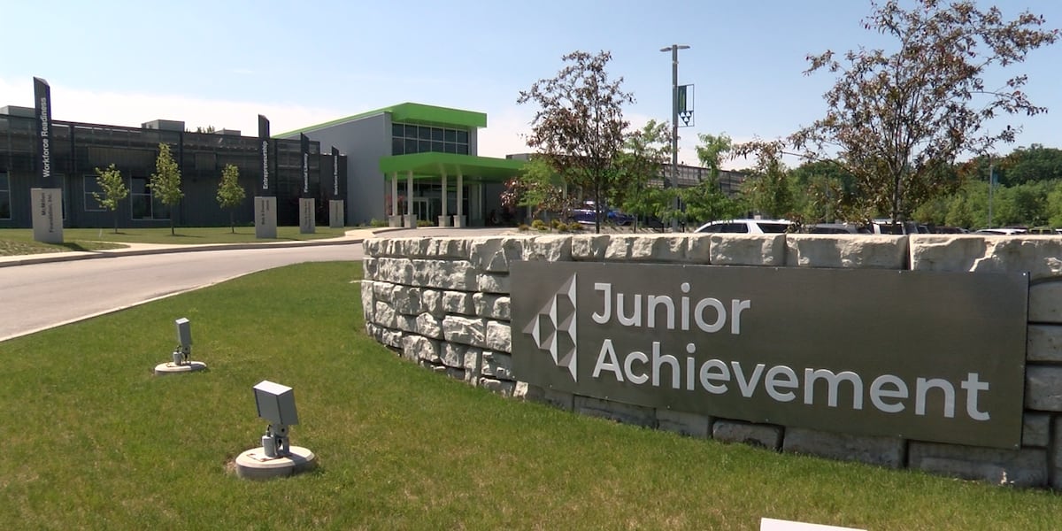 Junior Achievement of Northern Indiana honors community leaders during business and education leadership celebration
