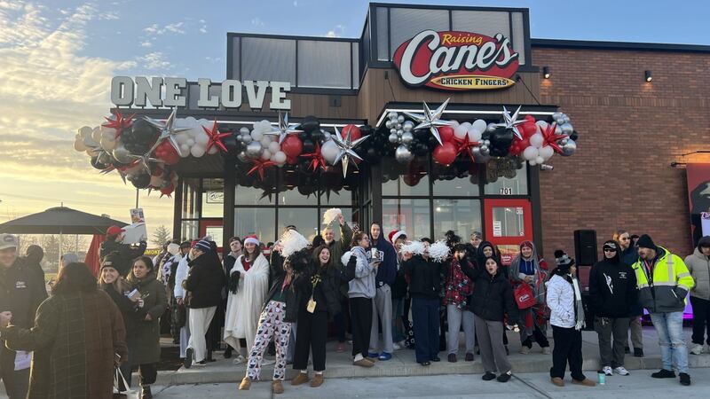Raising Cane’s holds grand opening for first Fort Wayne location on Tuesday